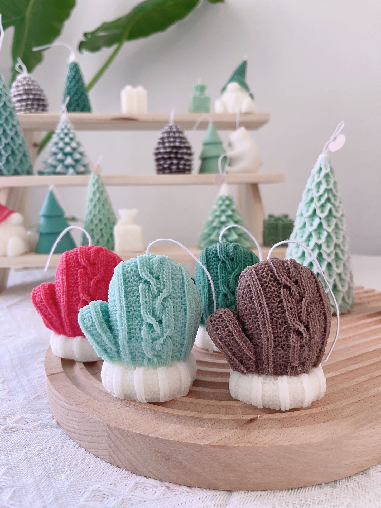 Christmas Style Mitten Candle, Forest Scent